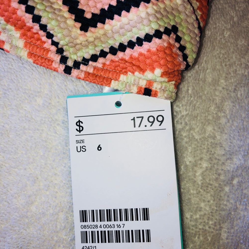 B001 H&M - Picture 2 of 2